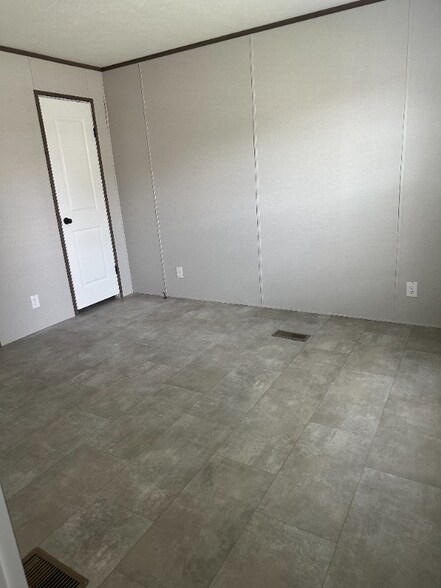 Building Photo - 2220 Montague Ave