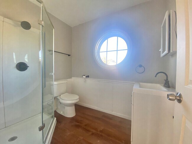 Building Photo - 2205 28th St