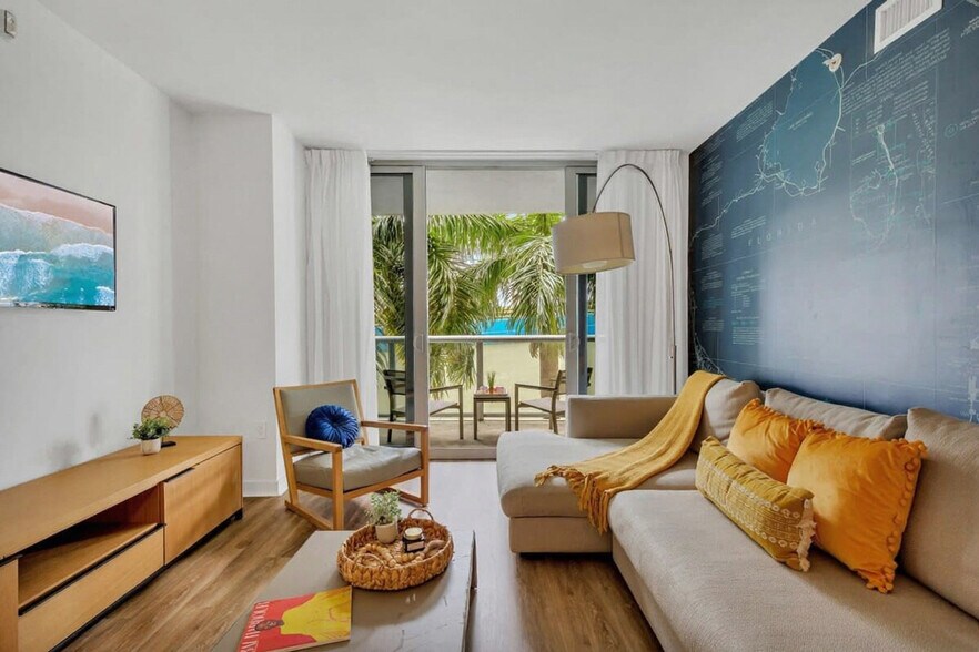 Building Photo - 2602 E Hallandale Beach Blvd