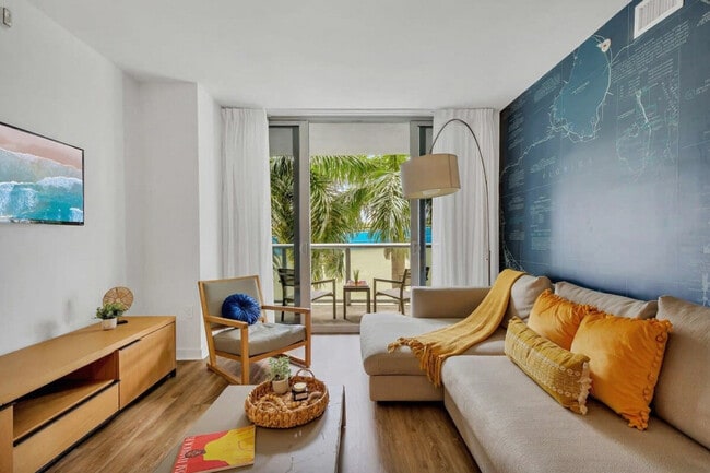 Building Photo - 2602 E Hallandale Beach Blvd