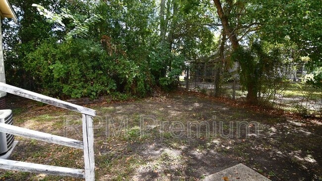 Building Photo - 2766 Seneca St