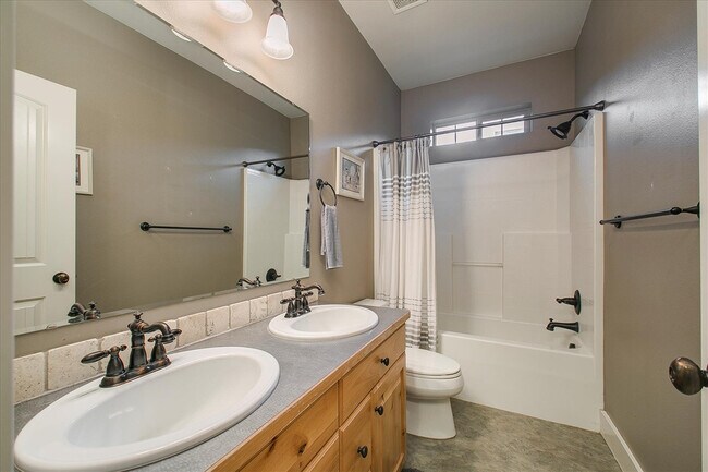 Building Photo - Beautiful Home In Hidden Springs