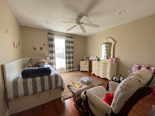 Building Photo - 4 Shadowbrook Ln