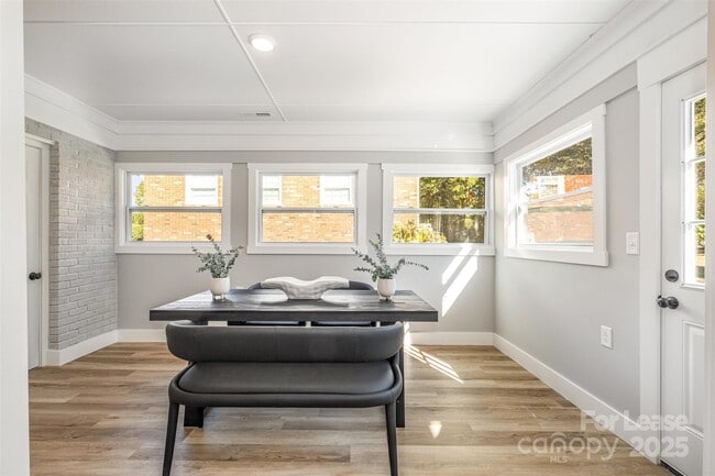 Building Photo - 3208 Clearview Dr