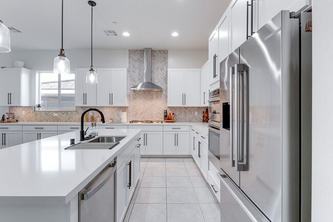 Building Photo - Charming Single-Story in Cadence with Fireplace & Entertainer’s Backyard!