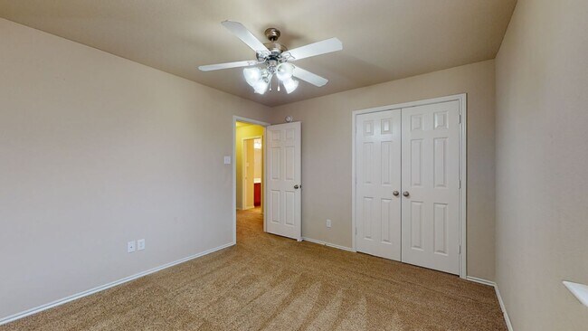 Building Photo - HUGE HOUSE ON A CORNER LOT IN COPPERAS COVE!