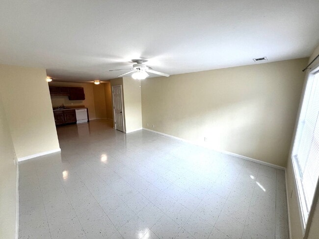Building Photo - 9103-4E Pembroke Rd
