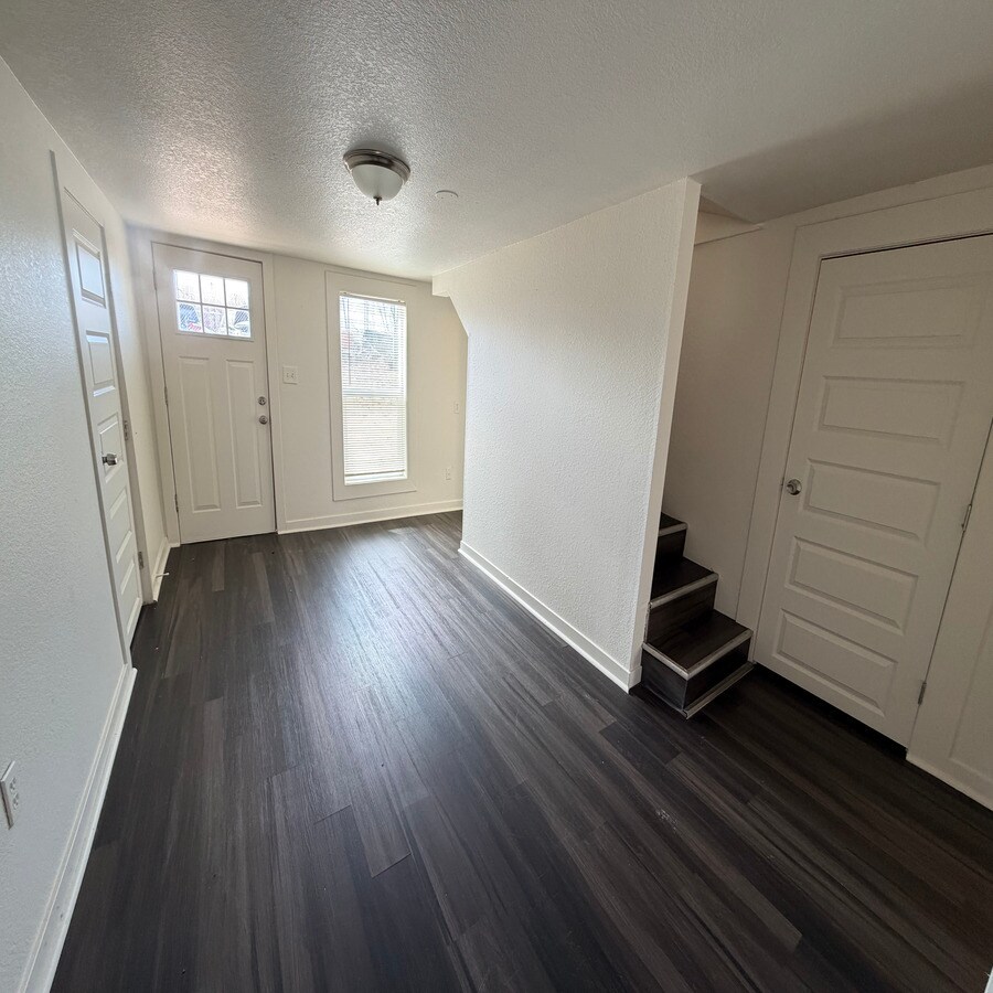 Building Photo - 114 9th Ave