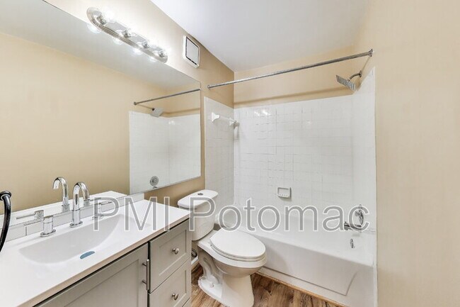 Building Photo - 14038 Vista Dr