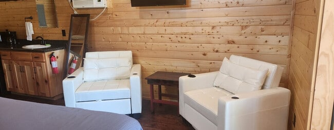 Building Photo - 299 Willow Springs Dr