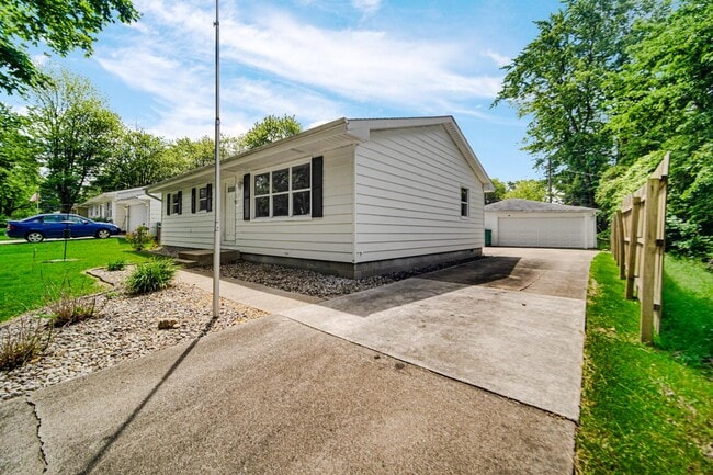 Building Photo - 3413 W 77th Ave