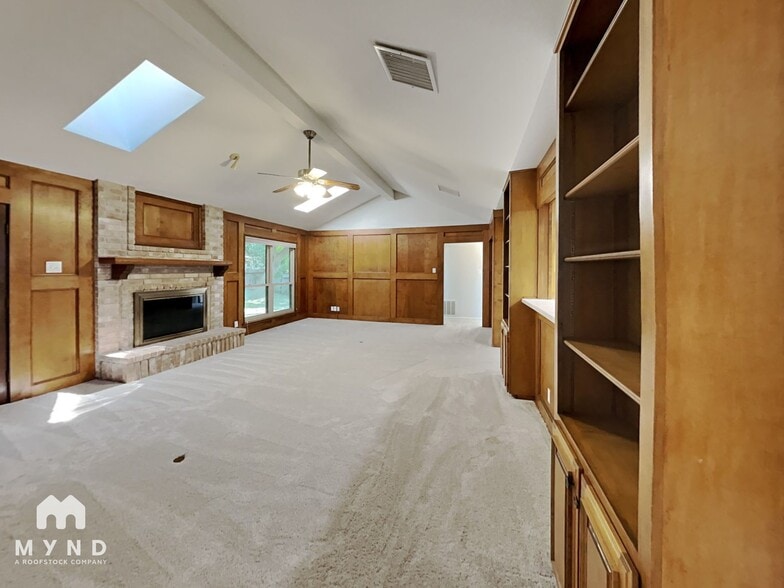 Building Photo - 15710 Fern Ridge St