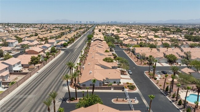 Building Photo - 10022 Catalina Canyon Ave