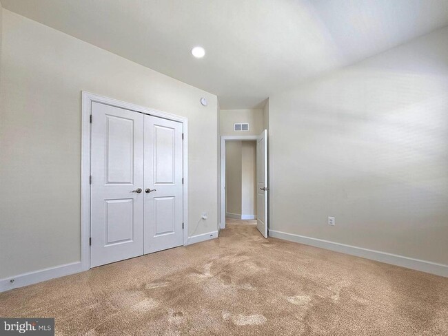 Building Photo - 8820 Englewood Farms Dr