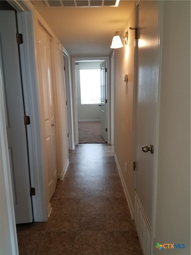 Building Photo - 334 Trestle Tree