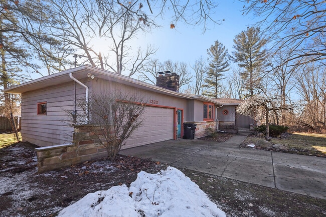 Building Photo - 1320 54th St SE