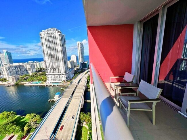 Building Photo - 2602 Hallandale Ave