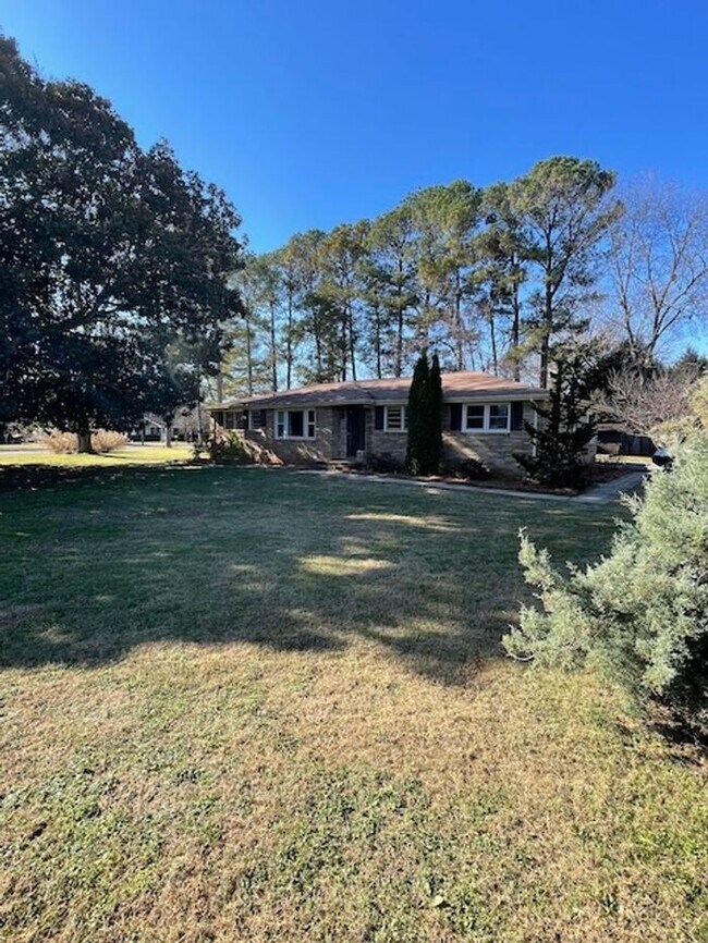 Building Photo - Home in Research Park area