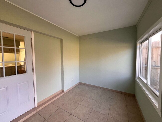 Building Photo - 113 Voss Ct