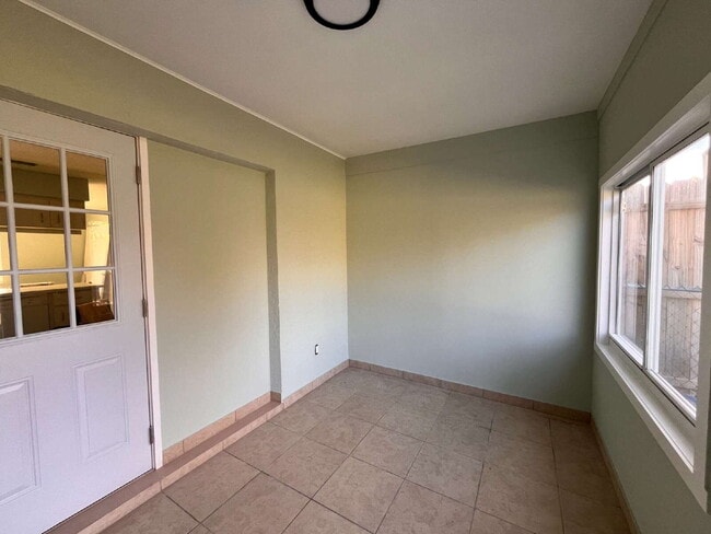 Building Photo - 2-bedroom, 2-bathroom Apartment