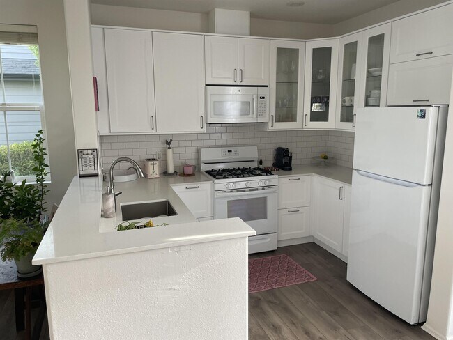 Building Photo - 1635 Hamlet Ln