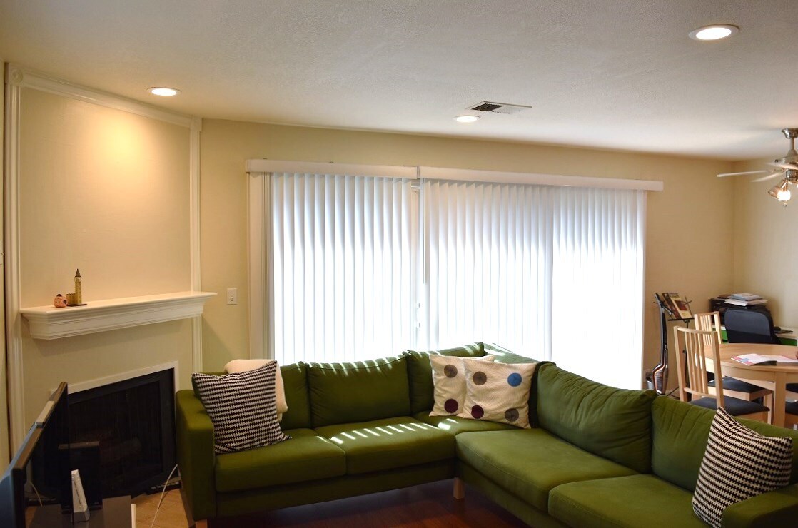 Living room 1 - 497 Daisydell Court