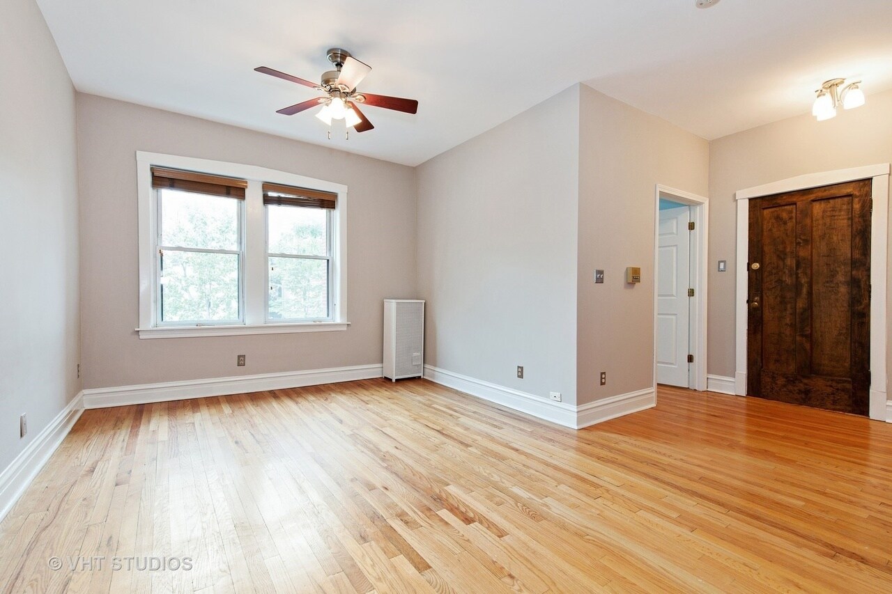 Building Photo - 1319 W Addison St