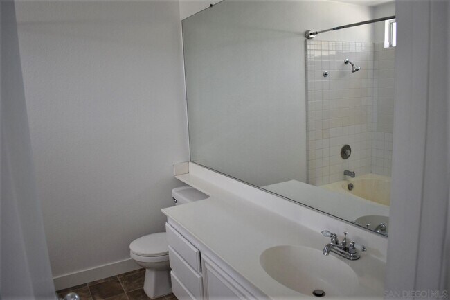 Building Photo - 2357 Kings View Cir