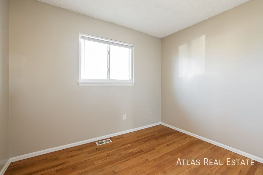 Building Photo - 730 S Oakland St