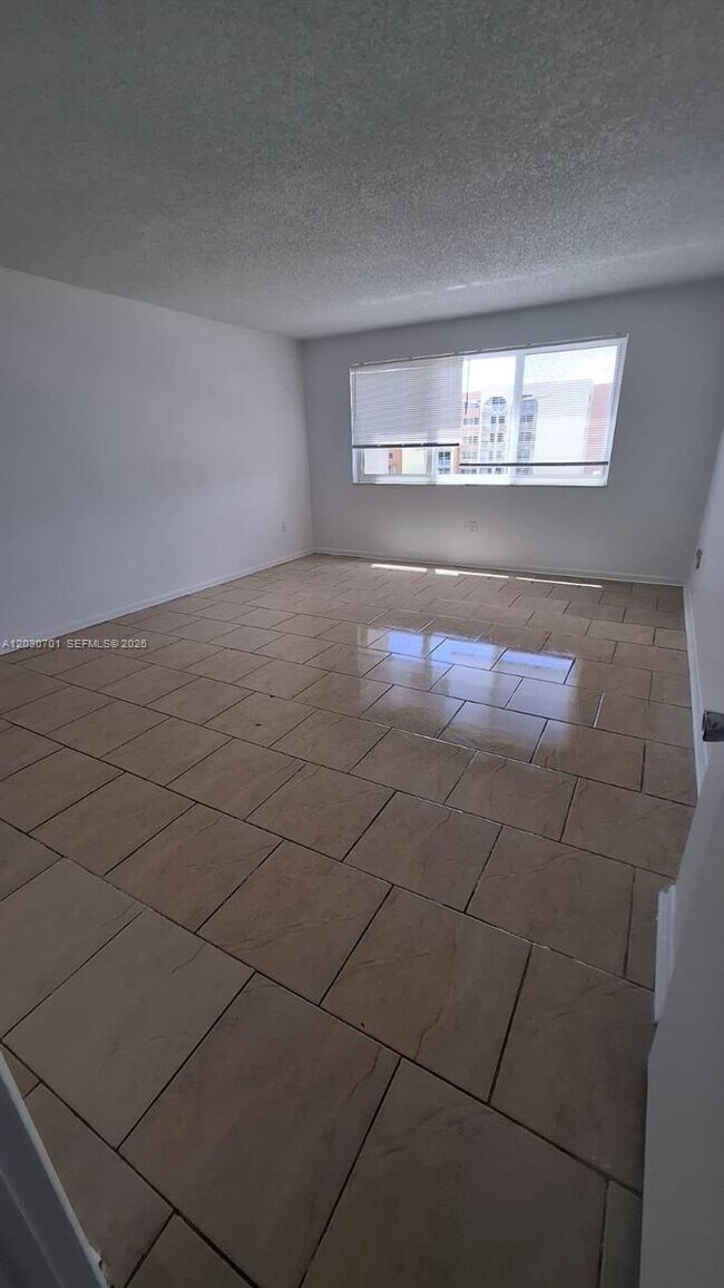 Building Photo - 6950 Miami Gardens Dr