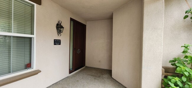 Building Photo - Beautiful 4 Bedroom Home in Elk Grove