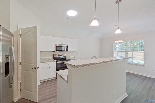 Building Photo - 111 Live Oak Dr