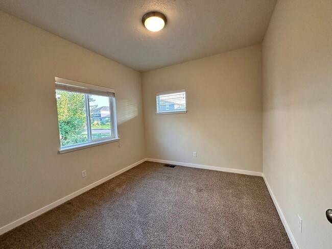 Building Photo - 742 NE Union Loop
