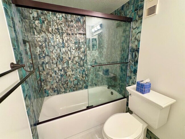 Building Photo - 2112 S Cypress Bend Dr