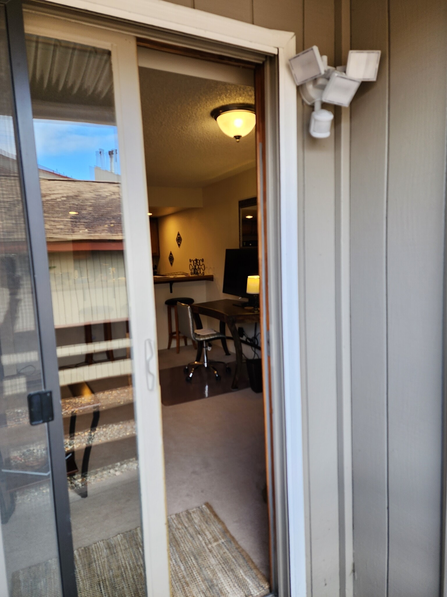 Sliding door with blinds - 9645 Independence Dr