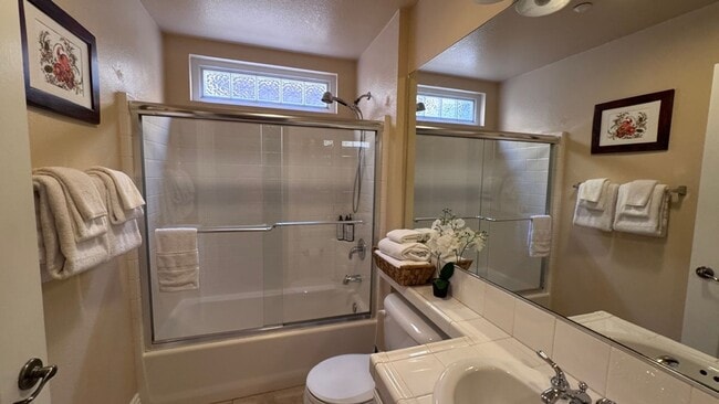 Building Photo - Fully Furnished 2 bd in Carlsbad with AC/Ocean View