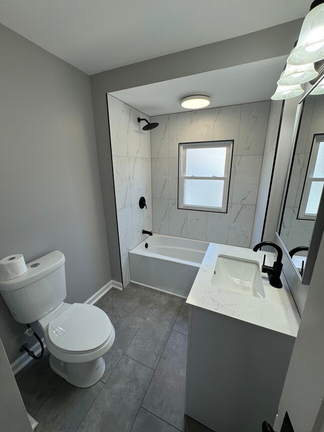 Building Photo - 454 Colford Ave