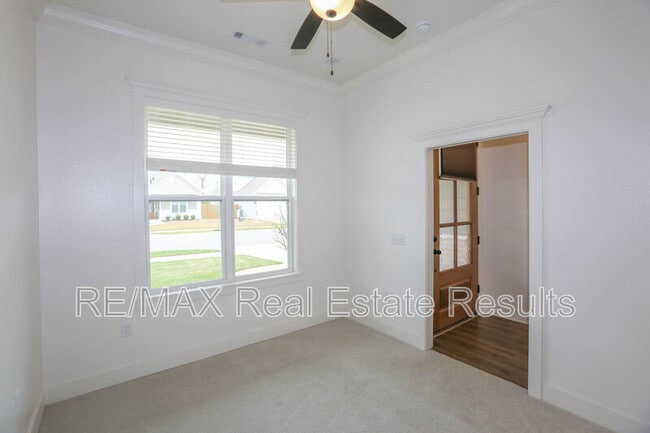 Building Photo - 1809 W Saddlebrook Ln