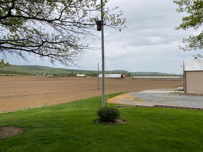 Building Photo - Coming soon! 4 Bedroom Farmhouse for Rent ...