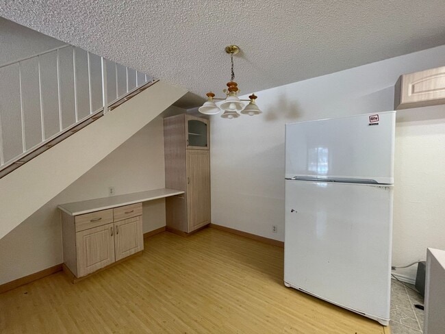 Building Photo - Crosspointe Centrally Located in Honolulu ...