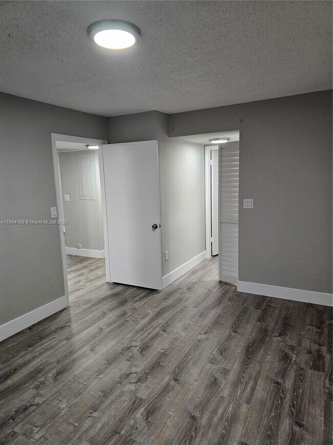 Building Photo - 2880 N Oakland Forest Dr