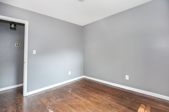 Building Photo - NICE RANCH IN AMHERST!