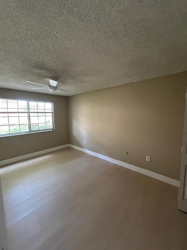 Building Photo - 4151 N Haverhill Rd