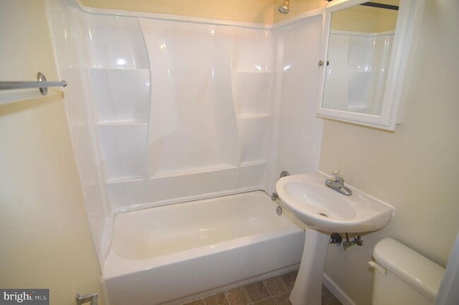 Building Photo - 5380 Beta Pl