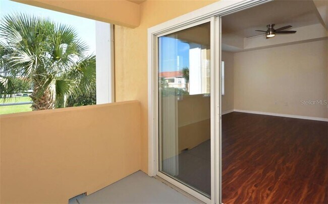 Building Photo - 2950 Viscaya Pl