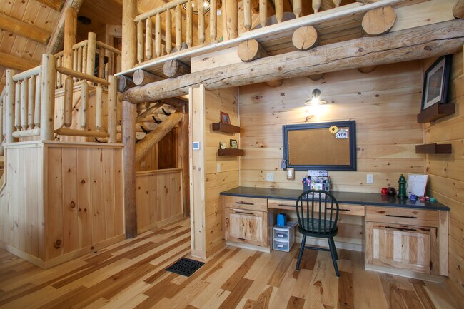 Building Photo - 320 Lakeshore Dr