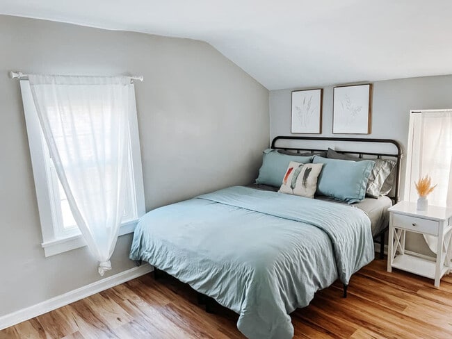 Building Photo - 367 S Rocky River Dr