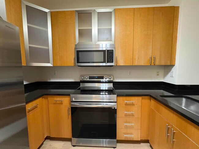 Building Photo - 24 Ave at Port Imperial