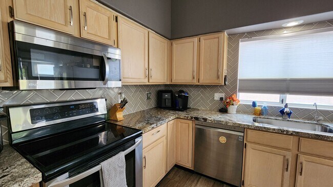 Building Photo - Spacious 3 Bedroom in the Foothills!