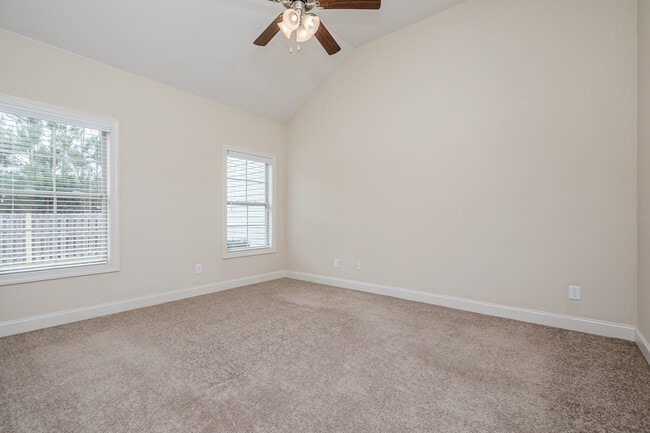 Building Photo - 948 Erika Ln